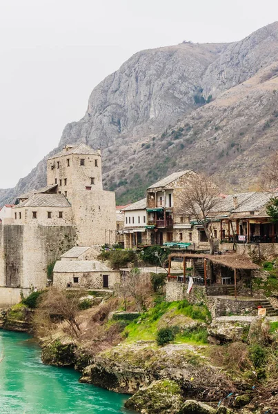 Ville de Mostar sur la rivière Neretva, Bosnie-Herzégovine — Photo