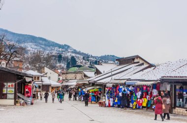Sarajevo, Bosna Hersek - 26 Şubat: Saraje ana kare Bascarsija'da tarihi bölgesinde dükkanlarında