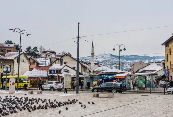 Сараево, Босния и Герцеговина - 26 февраля: Магазины на главной площади исторического района Баскарсия в Сарае — стоковое фото