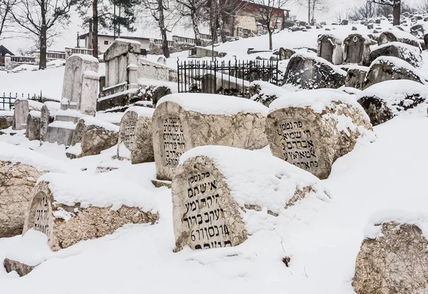 在围困萨拉热窝期间受损的Oid犹太公墓 图库图片