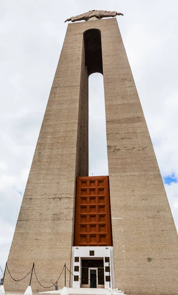 Nationaal heiligdom van Christus de koning in Lissabon Portugal, touris — Stockfoto