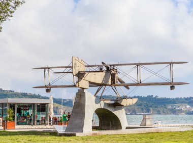 İki el ilanı, Gago Coutinho ve Sacadura Cabral bir anıt kim 