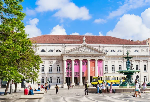 Rossio platz mit brunnen und dona maria nationaltheater, lis — Stockfoto