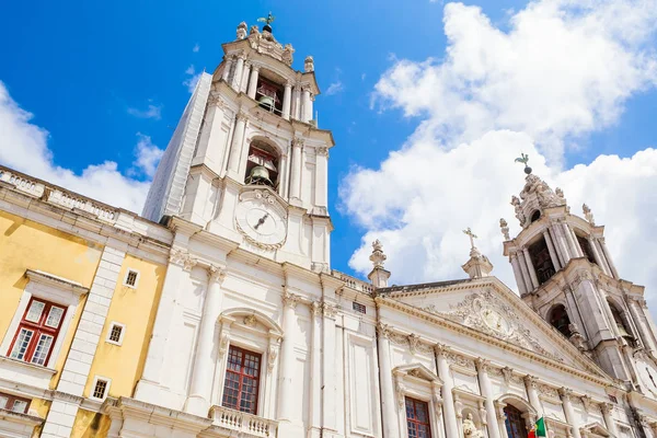 El palacio nacional Mafra. el palacio y el monasterio más monumentales — Foto de Stock