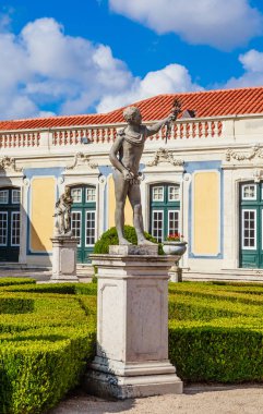 Palacio de Queluz 'un sarayının bahçeleri