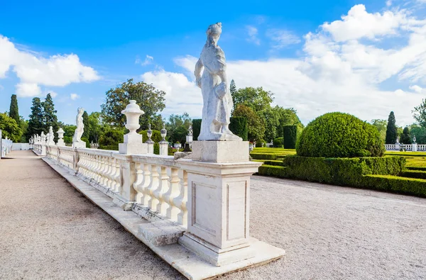 Palacio de Queluz王宫的花园围绕着 — 图库照片