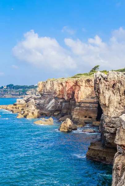 Hell 's Mouth (Boca do Inferno), los acantilados junto al mar cerca de la —  Fotos de Stock