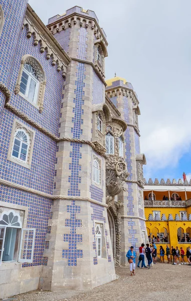 Вид на дворец Пены в Национальном парке Синтра, Португалия — стоковое фото