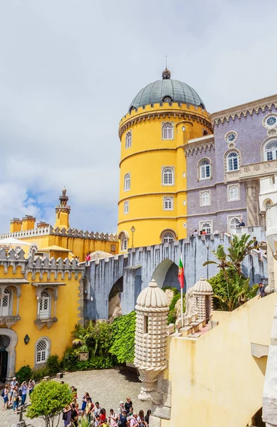 Utsikt över slottet pena i nationalparken sintra, portugal — Stockfoto