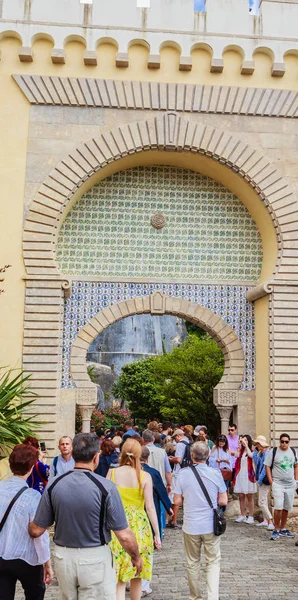 A entrada principal do Palácio da Pena. Sintra. Portugal — Fotografia de Stock