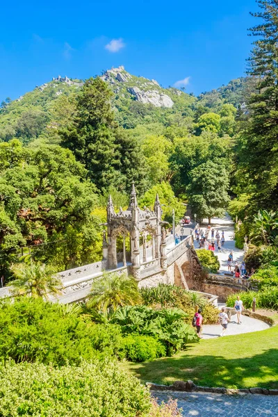 Widok na ogrody z pałacu w Quinta da Regaleira w Si — Zdjęcie stockowe