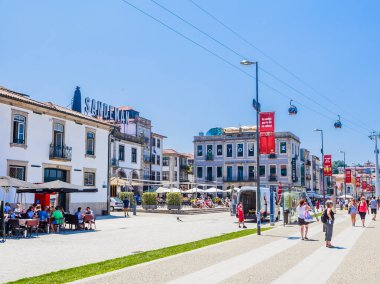 Vila Nova 'daki Diogo Leite Caddesi' ndeki Sandeman Limanı şarap binası.