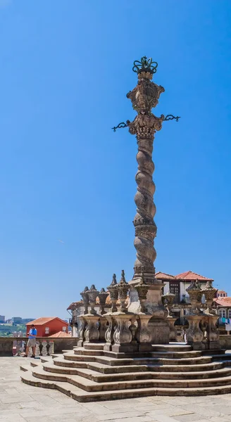 Pilori manuélin, pelourinho, devant la cathédrale (XIIe siècle — Photo