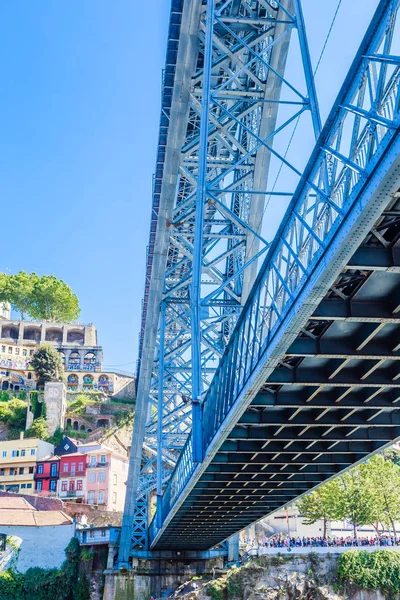 Fragment av berömda stål bro dom Luis ovan förbinder Gamla stan — Stockfoto