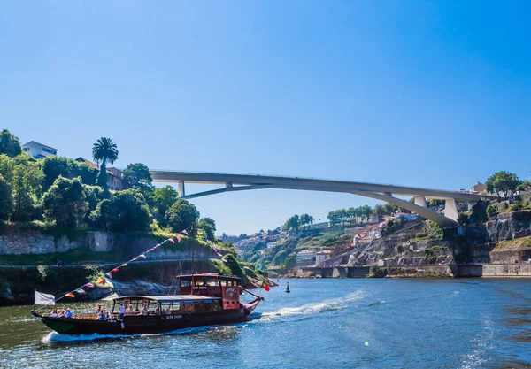Ponte do Infante Dom Henrique híd a Douro folyón. Kiotó, — Stock Fotó