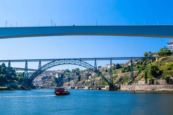 View on three bridges connecting Porto and Vila Nova de Gaia: In — Stock Photo, Image