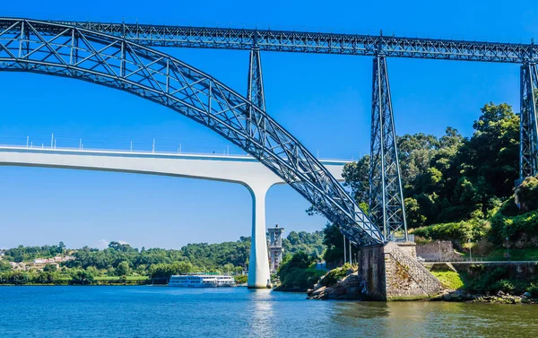 Two of the many bridges of Porto, a modern bridge made ??of conc — Stock Photo, Image