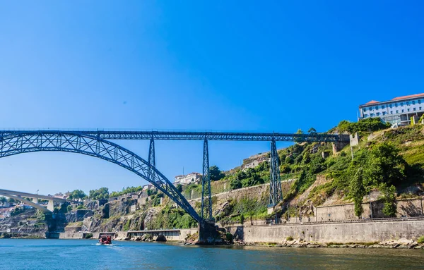 Kilátás két híd összekötő Porto és Vila Nova de Gaia: ra — Stock Fotó