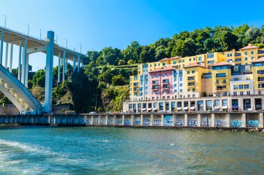 Porto 'ya bak, Dora nehri üzerindeki köprü, Porto, Portuga