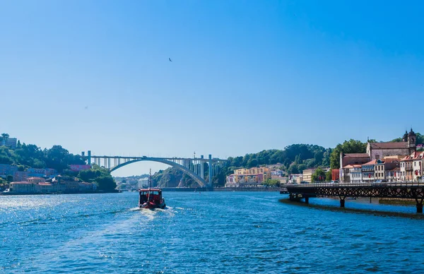 Ponte da Arrabida, Douro Nehri üzerinden Atlantik 'e giden son köprü. — Stok fotoğraf