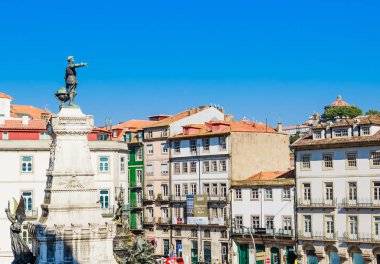 Porto 'daki Infante D. Henrique (Prens Henry) heykeli.