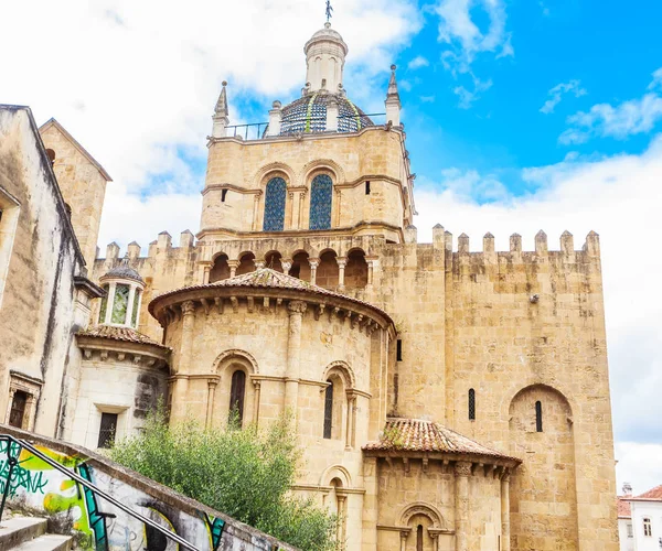 Utsikt över den gamla katedralen i Coimbra, Portugal — Stockfoto