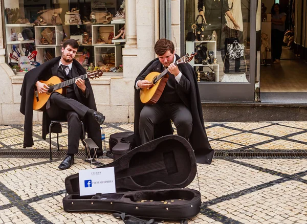 Portugal, Coimbra, studenten straatmuzikanten — Stockfoto