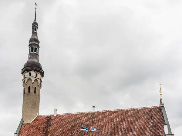 Tallinna Raekoda (Tallinns rådhus) på Raekoja Plats (Rådhuset) — Stockfoto