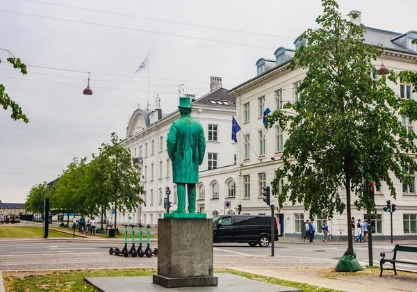 Estatua de C. F. Tietgen en St. Annae Place. Copenhague. Denm. —  Fotos de Stock