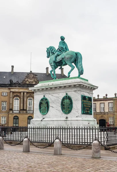 Paardenstandbeeld van Frederik V, Kopenhagen, Denemarken — Stockfoto