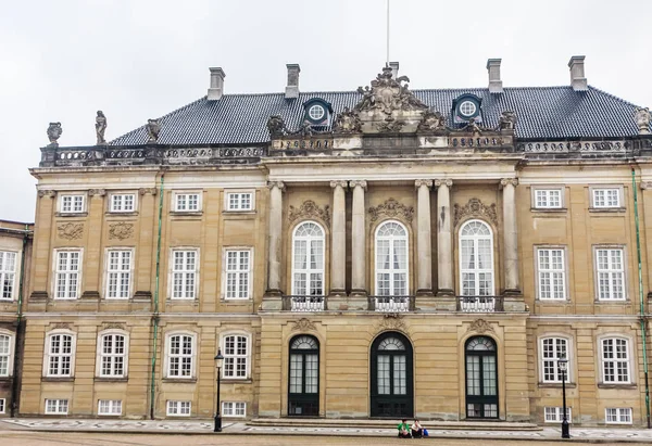 Paleis Amalienborg, huis van de koninklijke familie, Kopenhagen, Denmar — Stockfoto