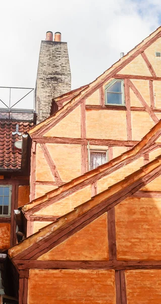 Μισό ξύλινο σπίτι στο παλιό τμήμα της Κοπεγχάγης, Δανία — Φωτογραφία Αρχείου