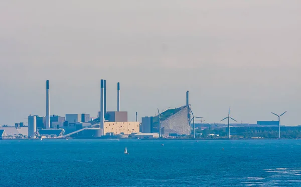 Wind turbines in sea.  Copenhagen.  Amagervrket and Copenhill — Stock Photo, Image