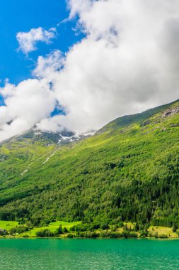 Floen Gölü. Olden. Norveç