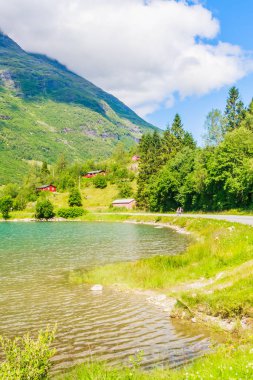 Floen Gölü. Olden. Norveç