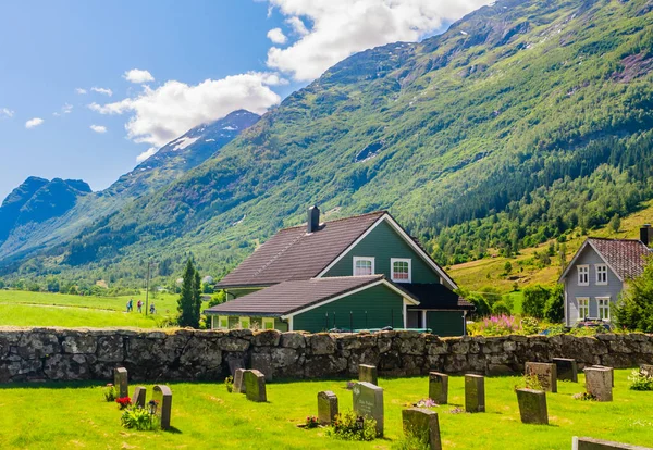 Noorwegen, sogn van fjordane county. begraafplaats in olden — Stockfoto