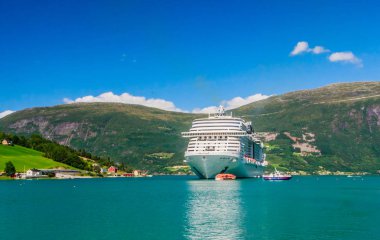 Lüks yolcu gemisi Msc Meraviglia Eski Norveç 'in fiyordunda