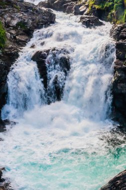 Kjosfossen Şelalesi 'nin bir trenden görünüşü 