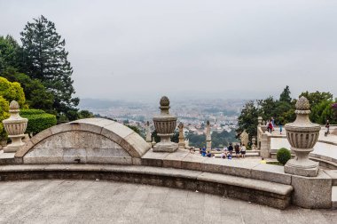 Portekiz, Braga 'da Bom Jesus' un Monte Mabedi. Ünlü Portekiz tapınaklarından biri. Barok mimarisi.