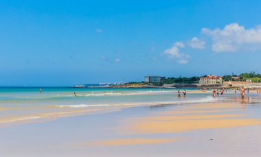 Lizbon yakınlarındaki Carcavelos plajı. Portekiz.