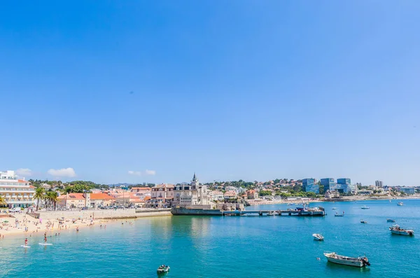 Widok Plażę Praia Dos Pescadores Centrum Miasta Cascais Portugalia Słoneczny — Zdjęcie stockowe