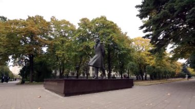 Stavropol, Rusya - Ekim 2017: Heykel Mikhail Yurjevich Lermontov'un.