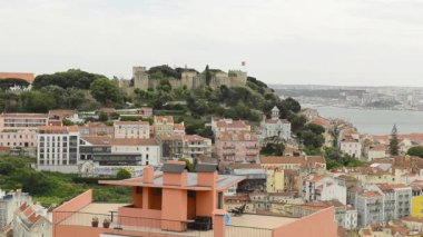 Lizbon, Portekiz Sao Jorge Kalesi 'ne doğru ufuk çizgisi.