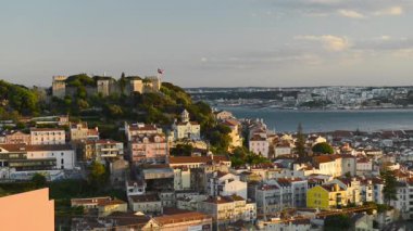 Lizbon, Portekiz Sao Jorge Kalesi 'ne doğru ufuk çizgisi.