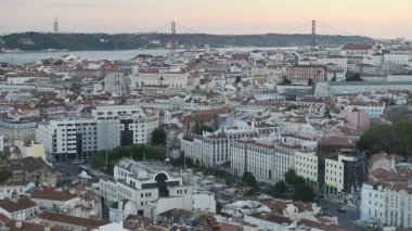 Panoramik Lizbon şehir ve Tagus Nehri