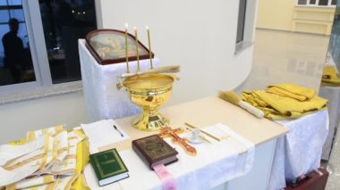 Rahip öznitelikleri. Kutsama töreni için kilise öznitelikleri.