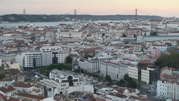 Vista panoramica sulla città di Lisbona e sul fiume Tago — Video Stock