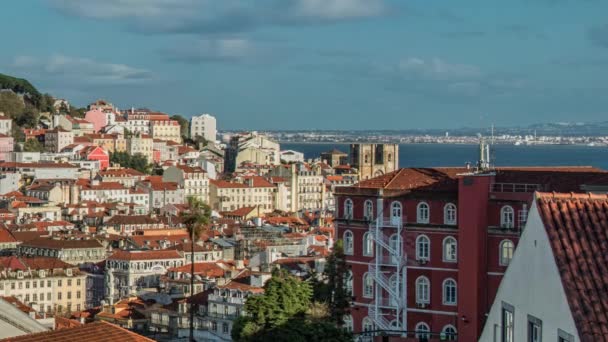 Lissabon, Portugal Skyline in Richtung Schloss Sao Jorge — Stockvideo