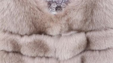 Lüks giysiler ve kürk bir perakende moda mağazası.