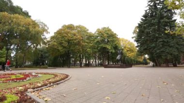 Stavropol, Rusya - Ekim 2017: Heykel Mikhail Yurjevich Lermontov'un.